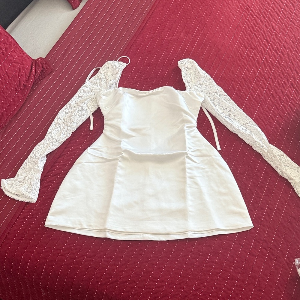 Elegant White Lace Sleeve Mini Dress